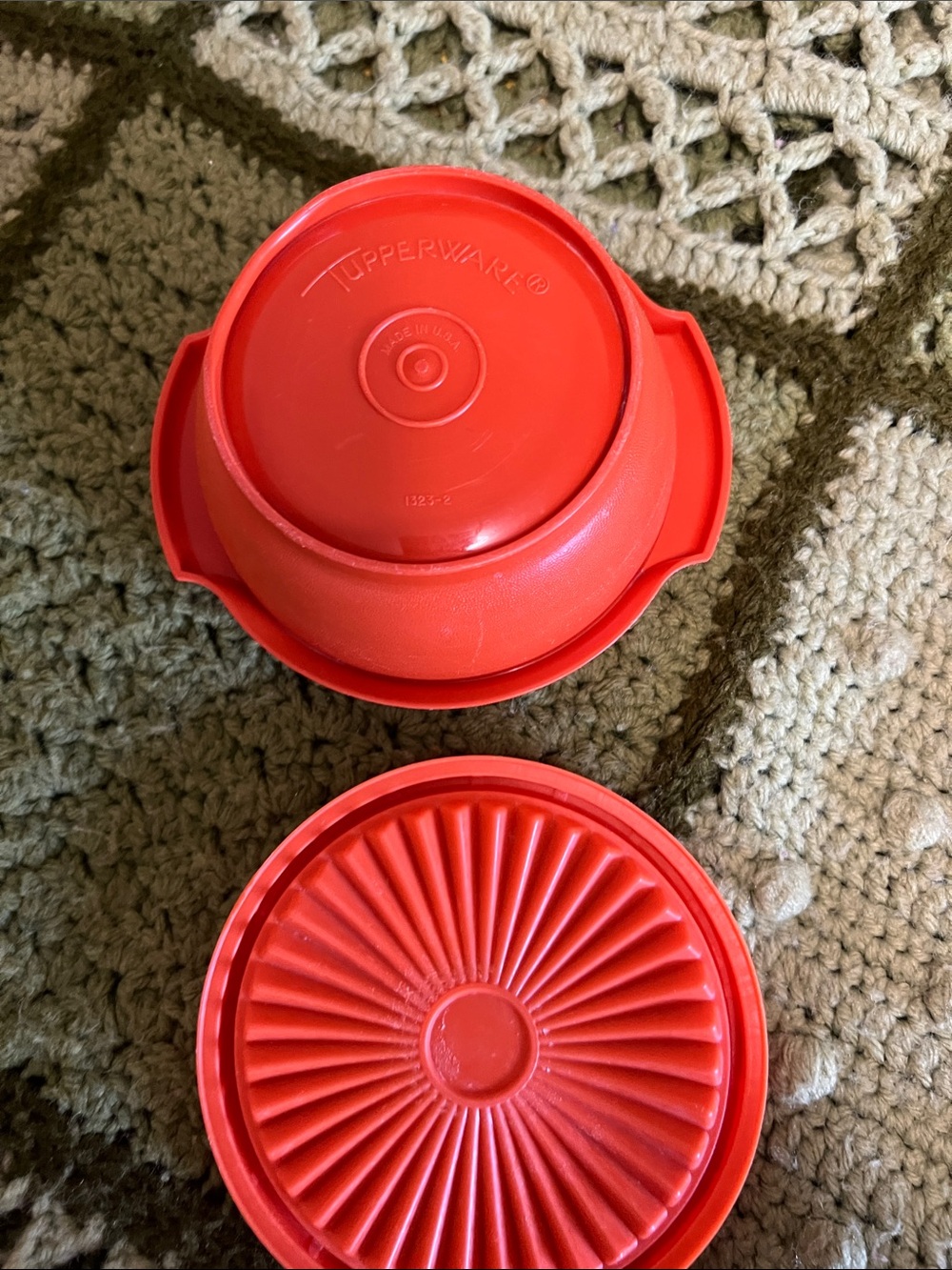 Tupperware Round Lidded Containers in Red, Yellow, Brown, and Olive - Picture 10 of 11